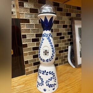 NEW EMPTY CLASE AZUL TEQUILA REPOSADO BOTTLE 750ML HAND
PAINTED DECORATION